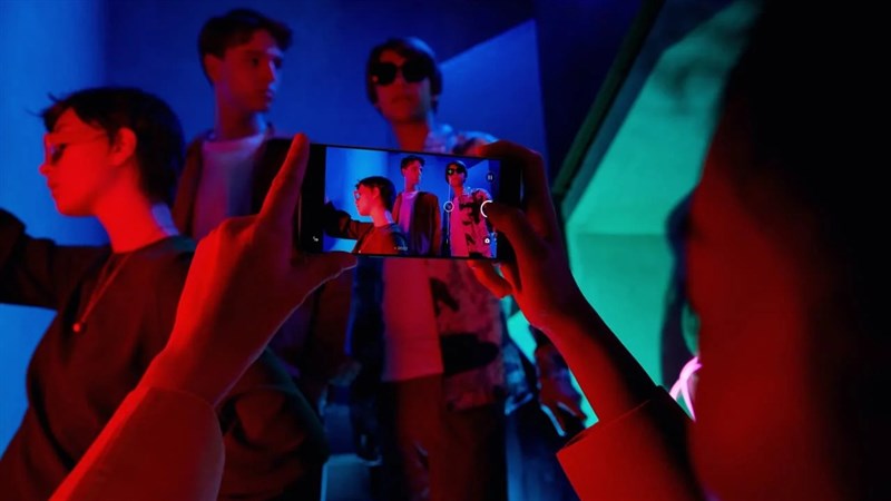 OPPO Reno6 Z 5G có màn hình đục lỗ OPPO Reno6 Z 5G có màn hình đục lỗ