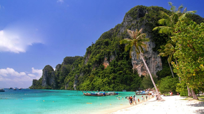 Koh Phi Phi là điểm đến bạn không nên bỏ sót trong hành trình đi du lịch tại Phuket