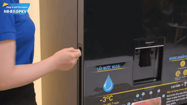 Ngăn lấy nước ngoài kháng khuẩn, khử mùi Water Dispenser trên tủ lạnh Panasonic > Thường xuyên mở cửa gây thất thoát hơi lạnh