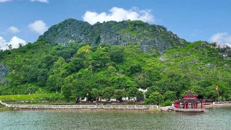 Núi Cấm - Ngũ Động