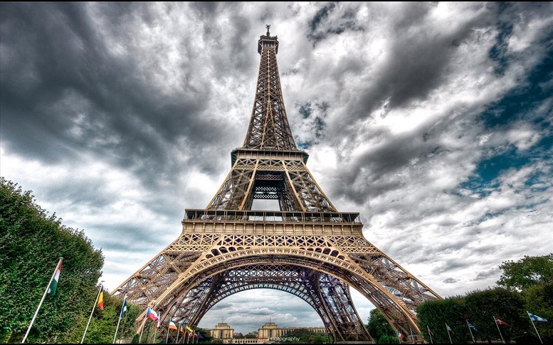 Tháp Eiffel là biểu tượng của nước Pháp