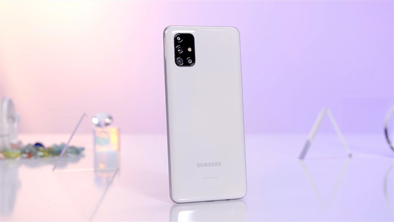 Smartphone pin trâu nhất Galaxy M51 hạ giá ngon quá xá mừng sinh nhật