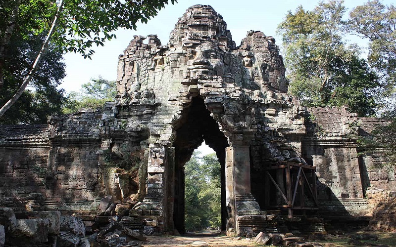 Angkor Thom là ngôi đến chính khác trong quần thể Angkor