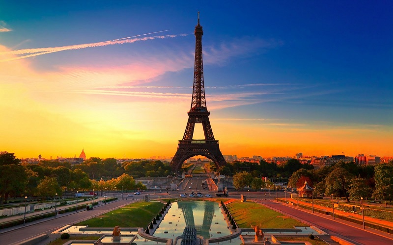 Du lịch Paris: Paris - thành phố tình yêu với những công trình kiến trúc độc đáo mà ai ai cũng phải trầm trồ. Một chuyến du lịch đến Paris sẽ đưa chúng ta đến với những địa danh nổi tiếng như Tháp Eiffel, Nhà thờ Đức Bà, Quảng trường Concorde và rất nhiều các điểm du lịch khác. Hãy thưởng thức những hình ảnh để cảm nhận được sự đặc biệt của thành phố này.