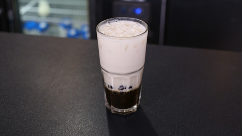 How to make black sugar pearl fresh milk at home with rice paper