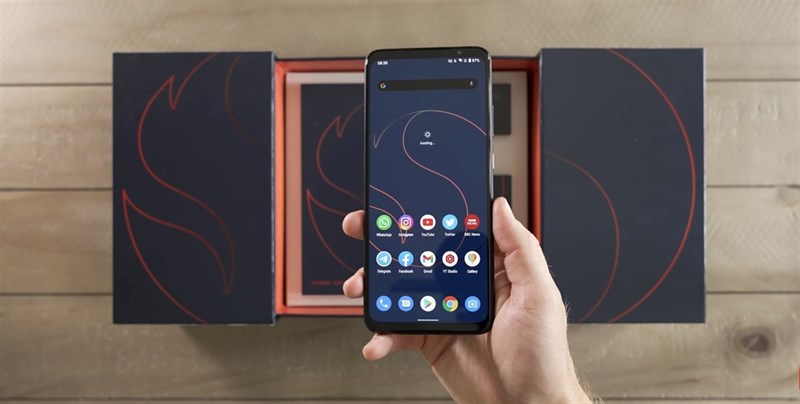 Mặt trước của chiếc điện thoại Qualcomm. Nguồn: The Tech Chap.