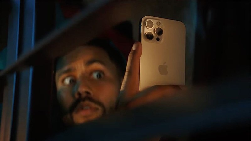 Apple tung video quảng cáo khả năng selfie ban đêm của dòng iPhone 12