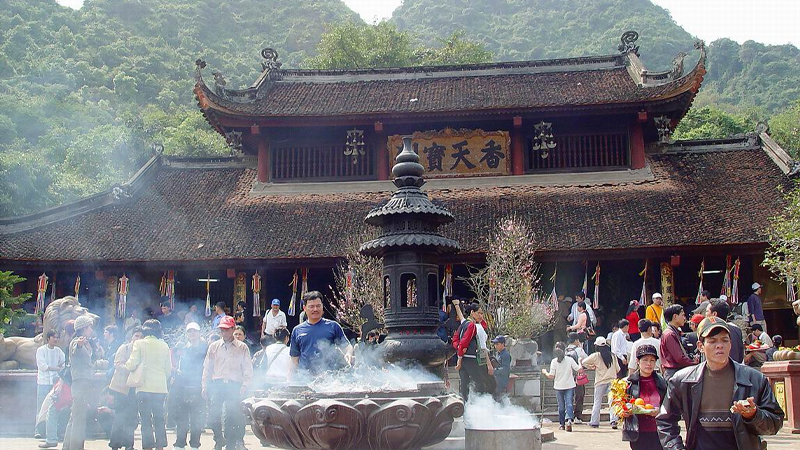Bạn có thể di chuyển đến chùa Hương bằng nhiều phương tiện khác nhau.