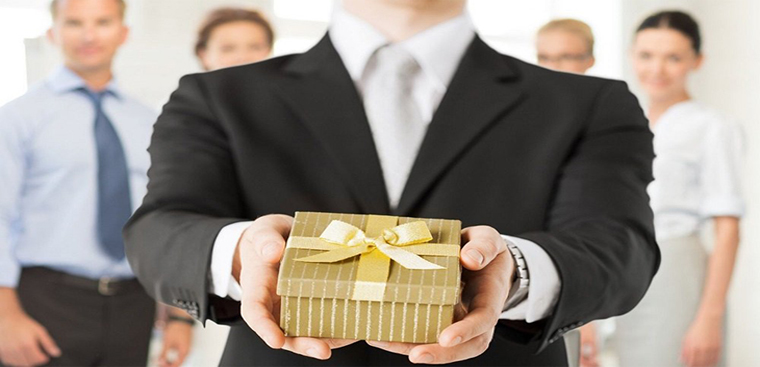 Top quà tặng doanh nghiệp độc đáo, ý nghĩa mang nhiều giá trị