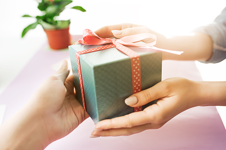 Top unique, meaningful business gifts with many values
