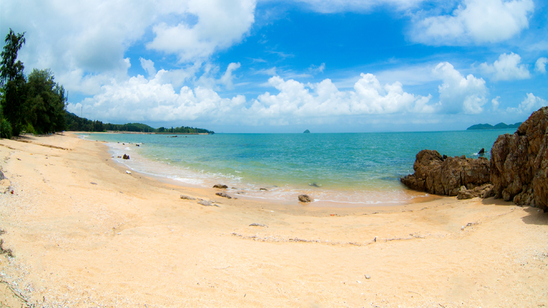 Bãi biển tại đảo Cái Chiên