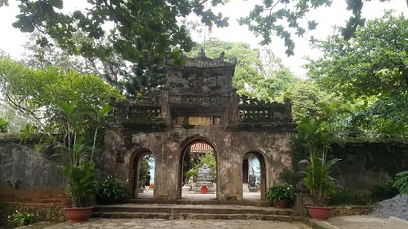 Cổng chùa Tam Thai