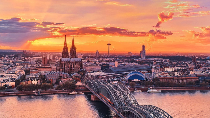 Thành phố Cologne (hay Köln) được coi là trung tâm văn hóa nghệ thuật của nước Đức