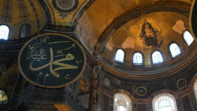 Sophia có kiến trúc ảnh hưởng bởi hai trường phái Ottoman, Phục Hưng 