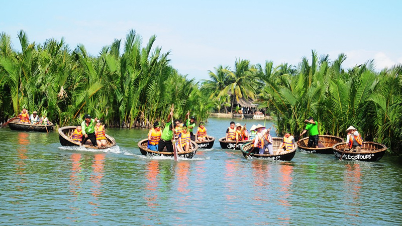 Chèo thuyền thúng “mạo hiểm”