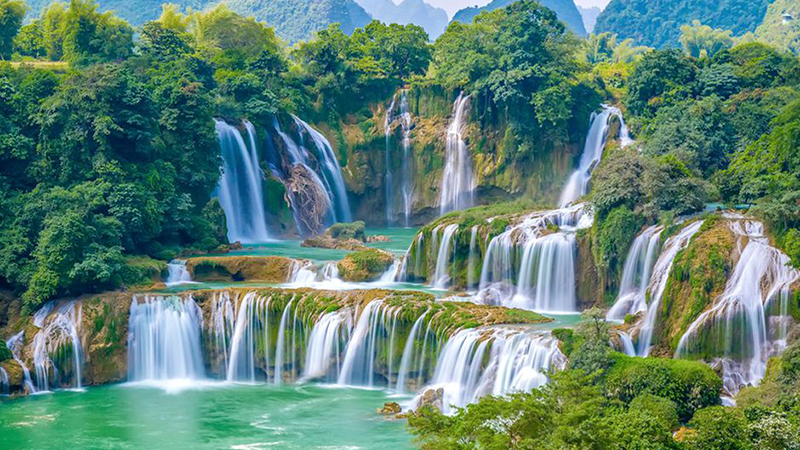Vẻ đẹp hùng vĩ của thác nước Trân Châu