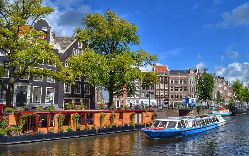 Thủ đô Amsterdam sầm uất