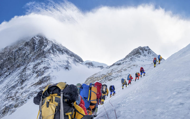 Leo núi chinh phục đỉnh Everest