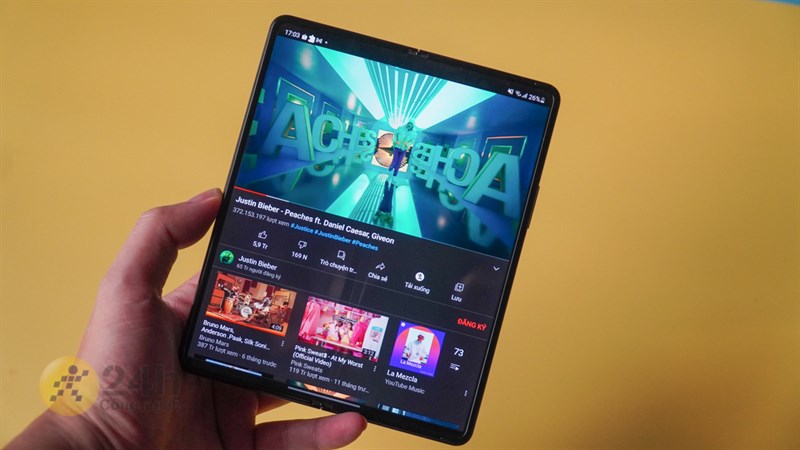 Hình ảnh cực kì sống động trên Galaxy Z Fold3