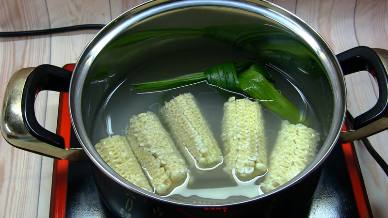 Cách làm món chè bắp nếp hoa đậu biếc