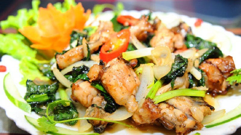 How to make delicious stir-fried frog with guise leaves, a specialty of Nghe An