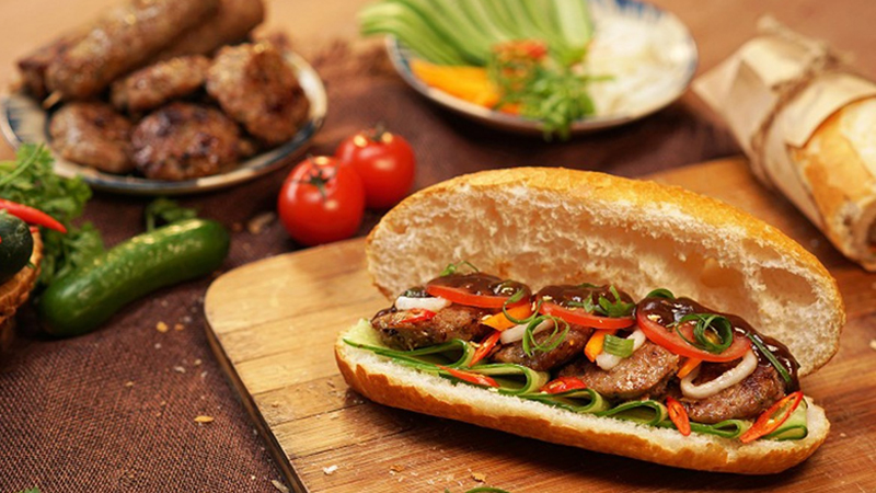 Bánh mì thịt chứa khoảng 380 - 400 calo