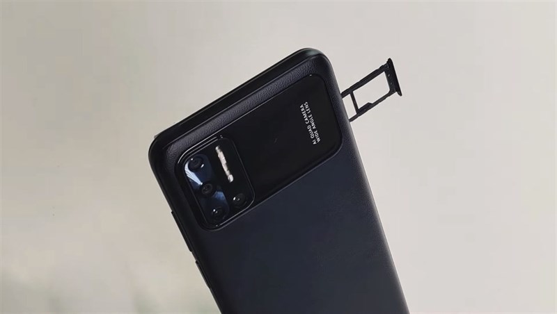 Cạnh trái của Doogee N40 Pro có khay đựng SIM + thẻ nhớ MicroSD. Nguồn: Science and Knowledge. Cạnh trái của Doogee N40 Pro có khay đựng SIM + thẻ nhớ MicroSD. Nguồn: Science and Knowledge.