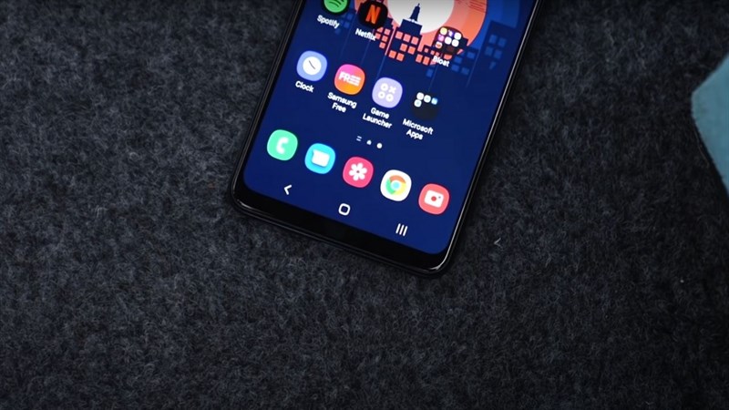 Phần cằm dưới của Galaxy F22 có hơi dày một chút. Nguồn: TechBar. Phần cằm dưới của Galaxy F22 có hơi dày một chút. Nguồn: TechBar.