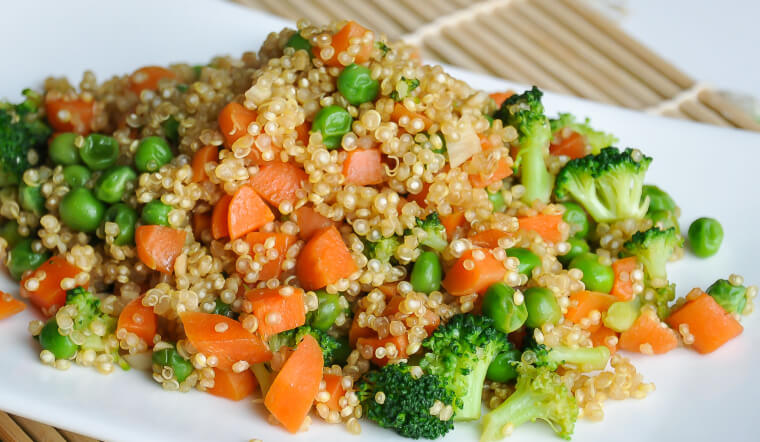 Làm ngay món cơm rang quinoa (diêm mạch) siêu hấp dẫn chẳng sợ tăng cân