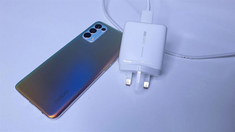 OPPO trình làng công nghệ sạc nhanh mới: Giảm độ chai pin ấn tượng, sạc nhanh hơn, mát mẻ và an toàn hơn