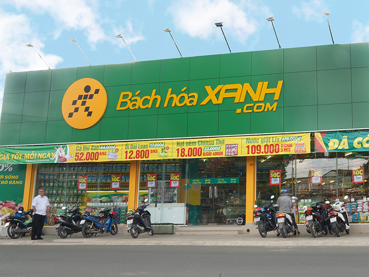 Bach hoa XANH provides essential goods directly at stores and delivers online