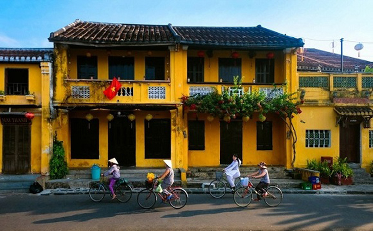 Travel by bike and see the ancient beauty of Hoi An