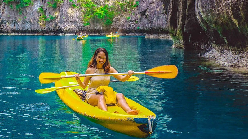 Chèo thuyền Kayak tại El Nido