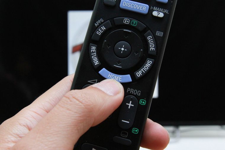 Nhấn chọn nút Home trên remote
