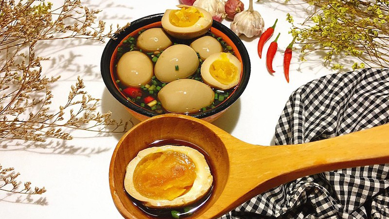 Trứng ngâm tương chuẩn vị Việt Nam