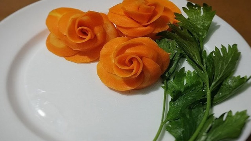 Gợi ý 10 cách tỉa hoa từ cà rốt đơn giản trang trí cho món ăn
