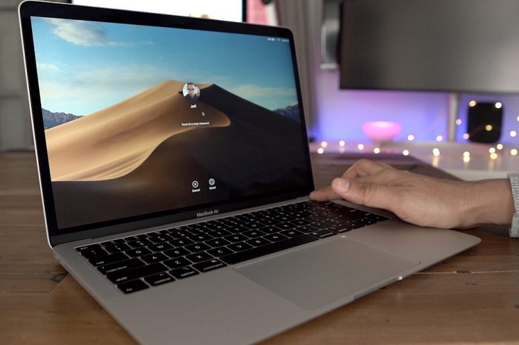 Khởi động Macbook