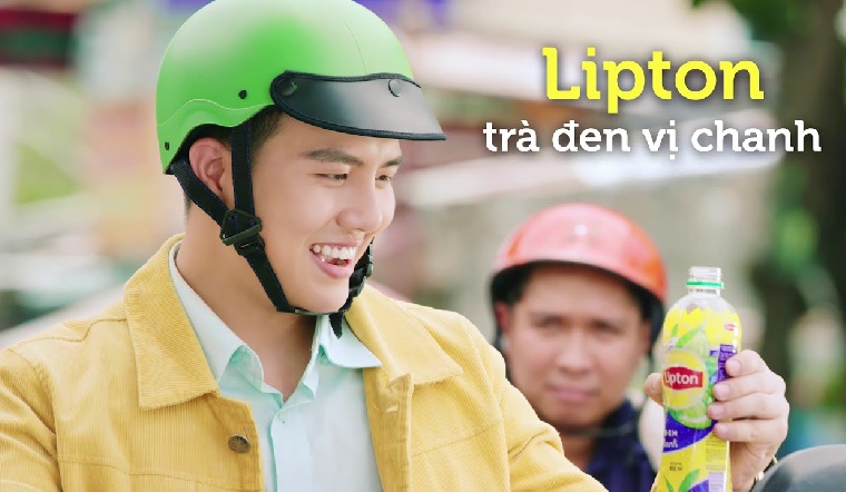 Giải khát tức thì với Lipton trà đen đóng chai tiện lợi