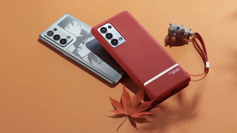 Mặt lưng của Reno6 Pro+ Detective Conan Edition có khả năng chuyển sắc khi gõ vào