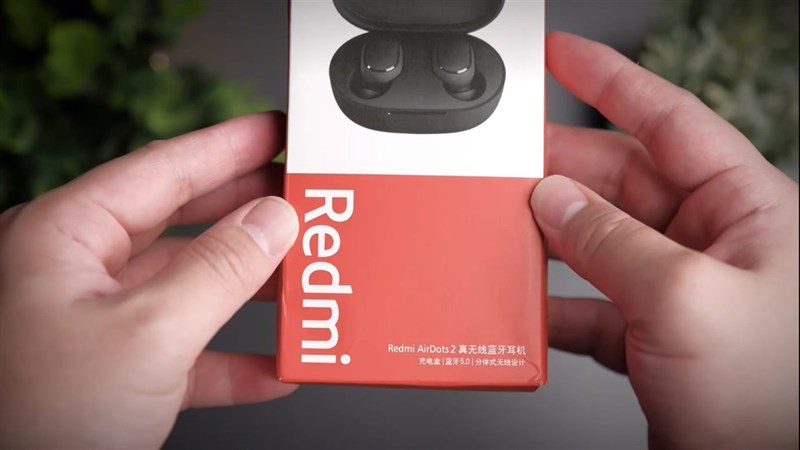 Mặt trước của hộp Redmi AirDots 2. Nguồn: Sean Talks Tech.