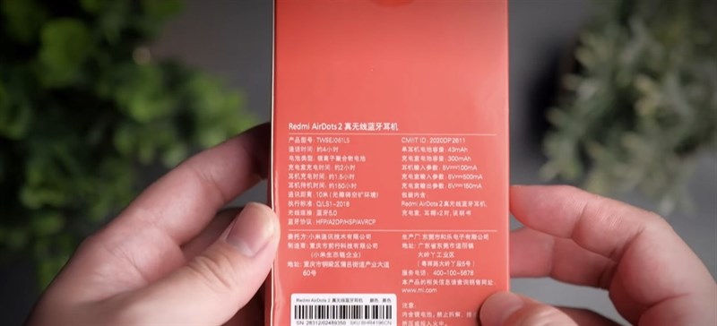 Mặt sau của hộp có in các thông tin sản phẩm bằng tiếng Trung. Nguồn: Sean Talks Tech.