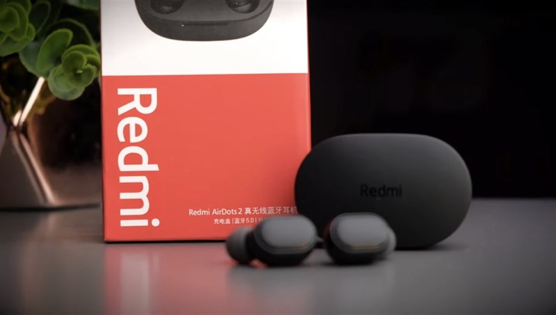 Redmi AirDots 2 là một trong những mẫu tai nghe giá rẻ rất đáng sở hữu. Nguồn: Sean Talks Tech.