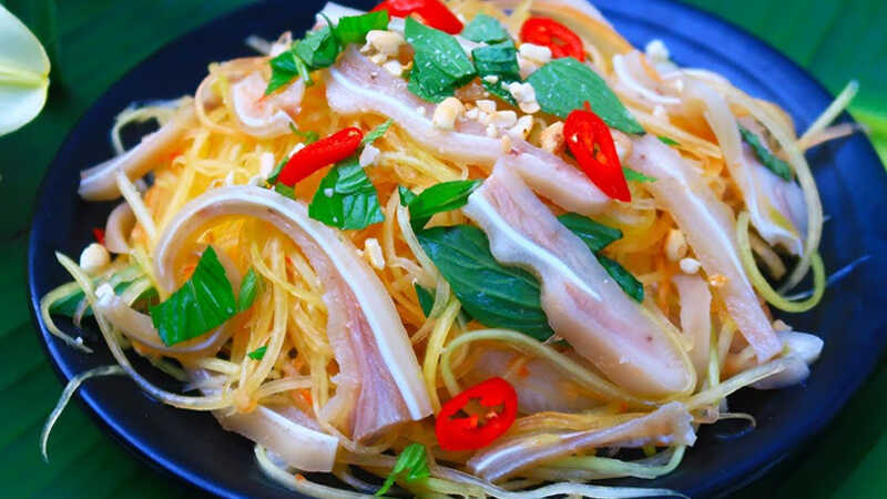 How to make delicious crispy pork ear papaya salad