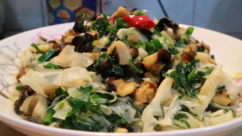 How to make fried snails with sour bamboo shoots, crispy and delicious