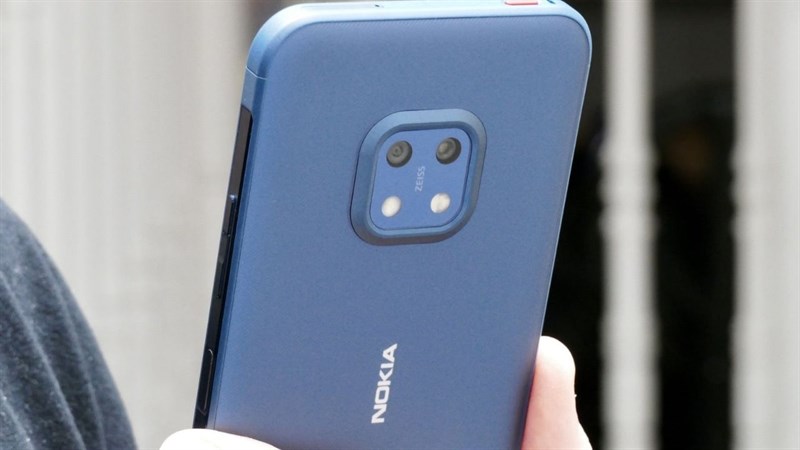 Nokia XR20 được trang bị cụm hai camera và hai đèn flash. Nokia XR20 được trang bị cụm hai camera và hai đèn flash.