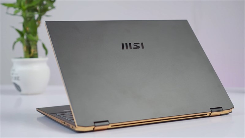 Liệu bạn có muốn sở hữu MSI Summit E13 Flip Evo? Nguồn: Matthew Moniz.