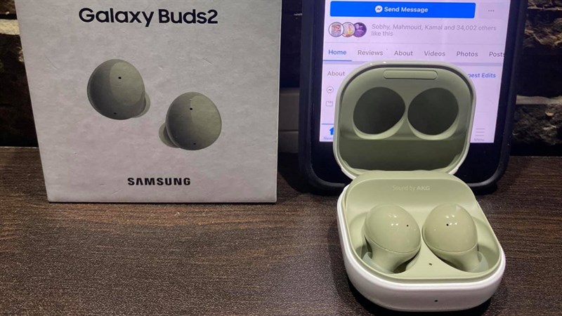 Mở hộp Galaxy Buds 2 màu trắng trước ngày ra mắt: Thời gian sử dụng lên tới 25 tiếng, chống ồn rất tốt và có 4 màu Mở hộp Galaxy Buds 2 màu trắng trước ngày ra mắt: Thời gian sử dụng lên tới 25 tiếng, chống ồn rất tốt và có 4 màu