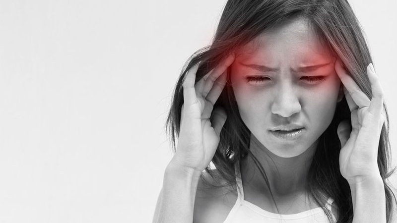 Đau đầu là một trong các triệu chứng của hangover