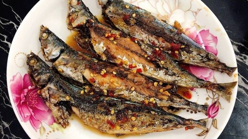 How to make fried scad fish with crispy fish sauce that is hard to resist