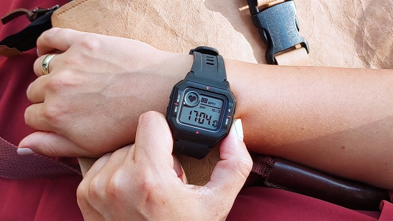 Đồng hồ thông minh Amazfit Neo 